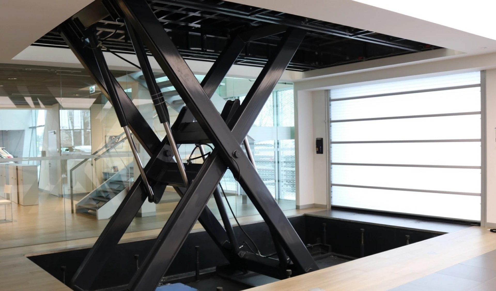 Podnośniki nożycowe Wolbórz – 5M-LIFT